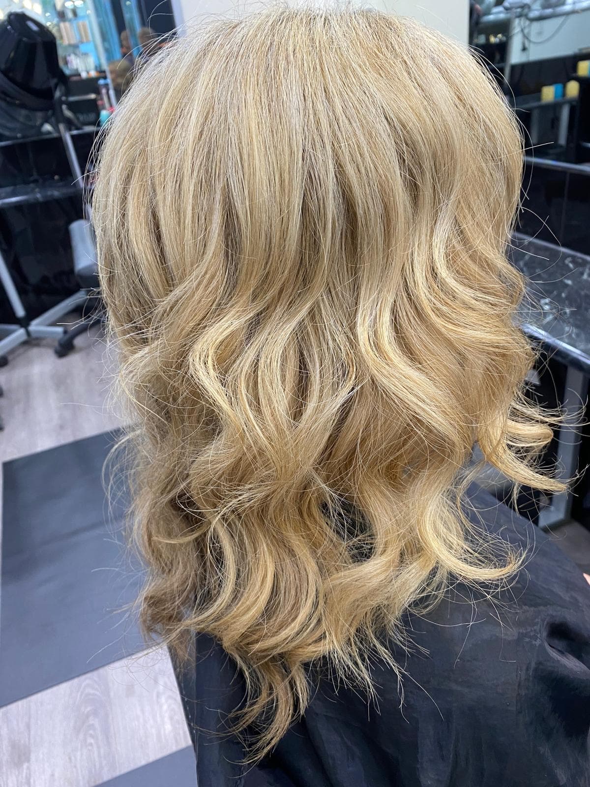 Diplomat Salon 4