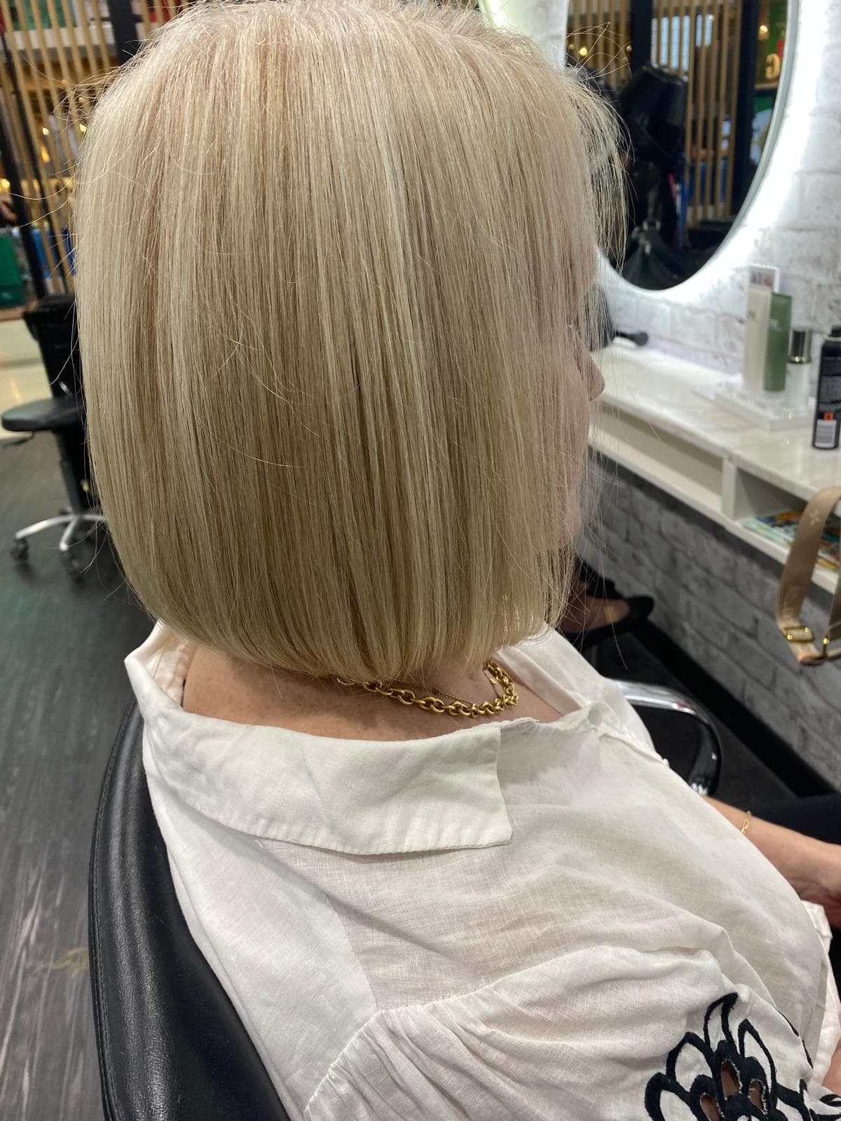 Diplomat Salon 6